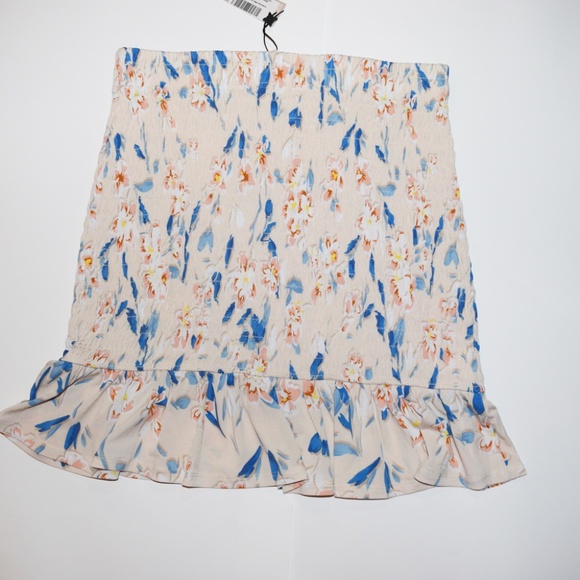 NWT BCBGeneration Floral Spring Smocked Tapioca Mini Skirt Size medium - Picture 7 of 8